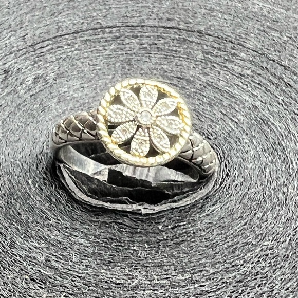 Daisy Dual Tone Ring - Picture 2 of 3